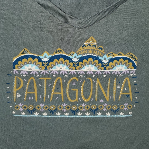 Patagonia Women’s Gray V-Neck T-Shirt Unique - Picture 2 of 3